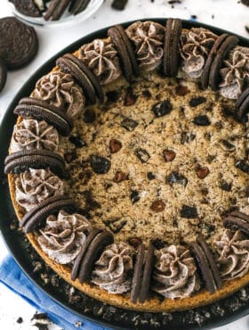 Overhead view of an Oreo cookie cake