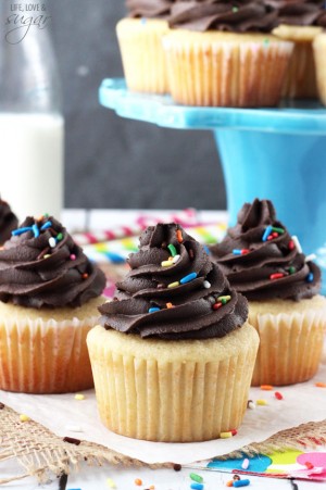 Perfect Vanilla Cupcake Recipe | Vanilla Cupcakes + Vanilla Icing Recipe