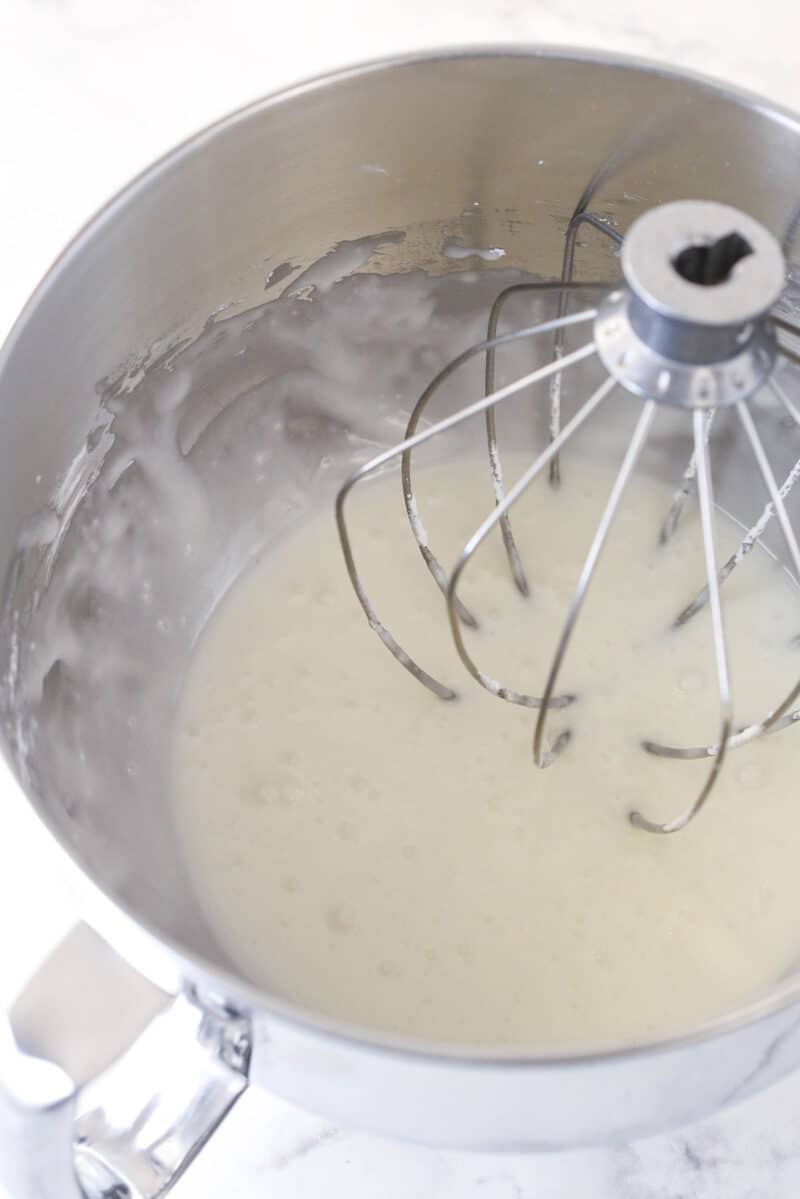 powdered sugar, meringue powder, water and vanilla extract mixed together in mixing bowl