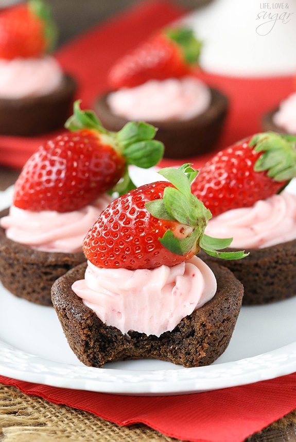 Mini Chocolate Covered Strawberry Cheesecakes - Confessions of a