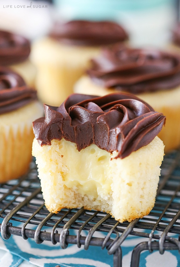 Boston Cream Pie Cupcakes | Delicious Cream Filled Cupcakes Recipe