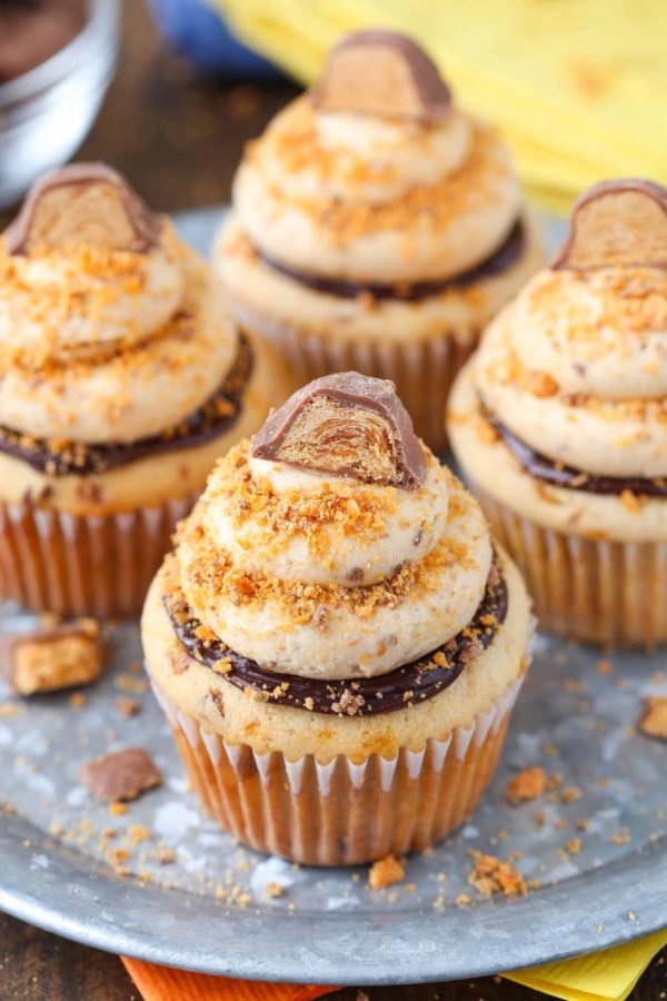 Butterfinger Cupcakes | Easy Peanut Butter Cupcakes Recipe