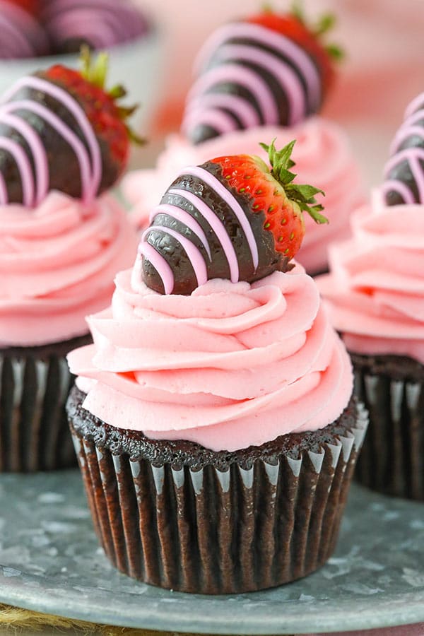 Chocolate Covered Strawberry Cupcakes | Easy Valentines Day Recipe