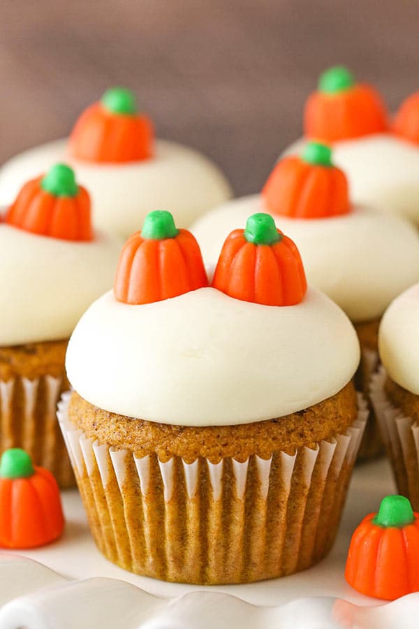 Pumpkin Cupcakes + Cream Cheese Frosting | Easy Pumpkin Cupcakes