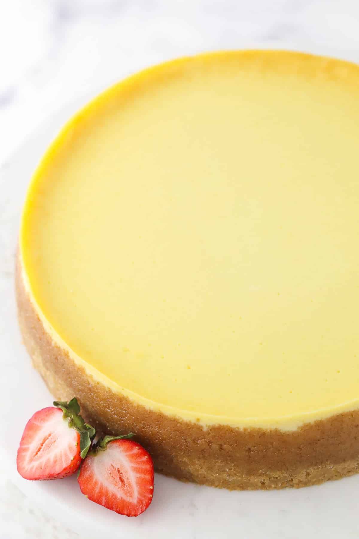 https://www.lifeloveandsugar.com/wp-content/uploads/2019/03/Classic-Vanilla-Cheesecake1.jpg
