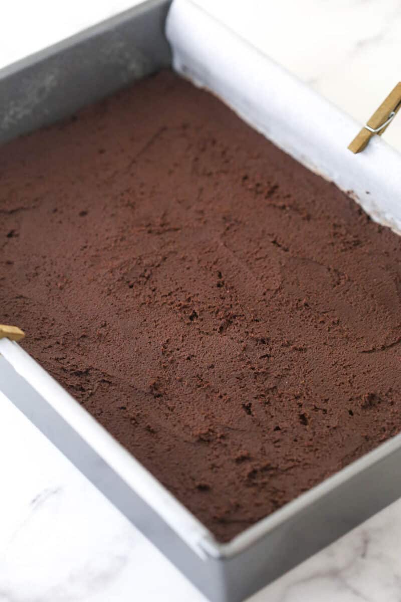 A smooth layer of chocolate cookie dough.