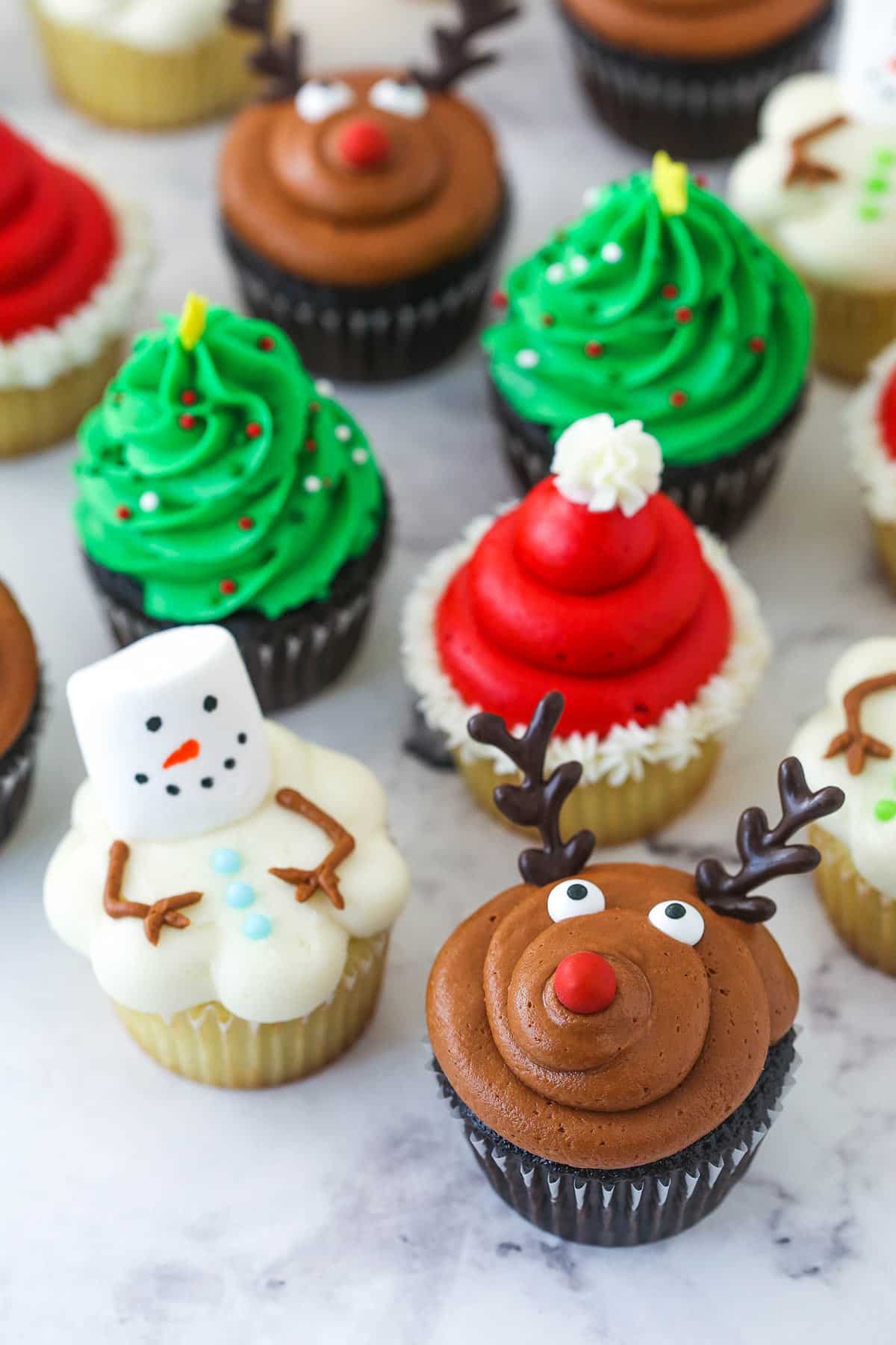 Easy Christmas Cupcakes (with video!) - Life Love and Sugar