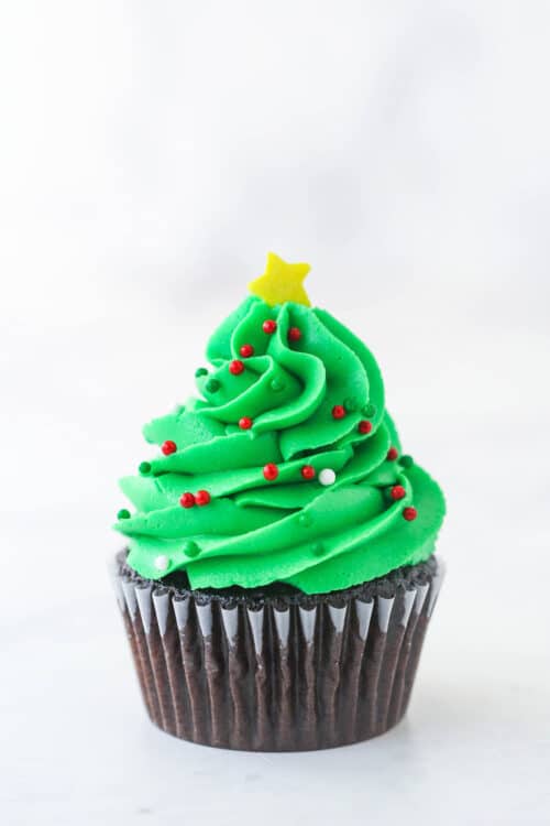 Easy Christmas Cupcakes (with video!) - Life Love and Sugar