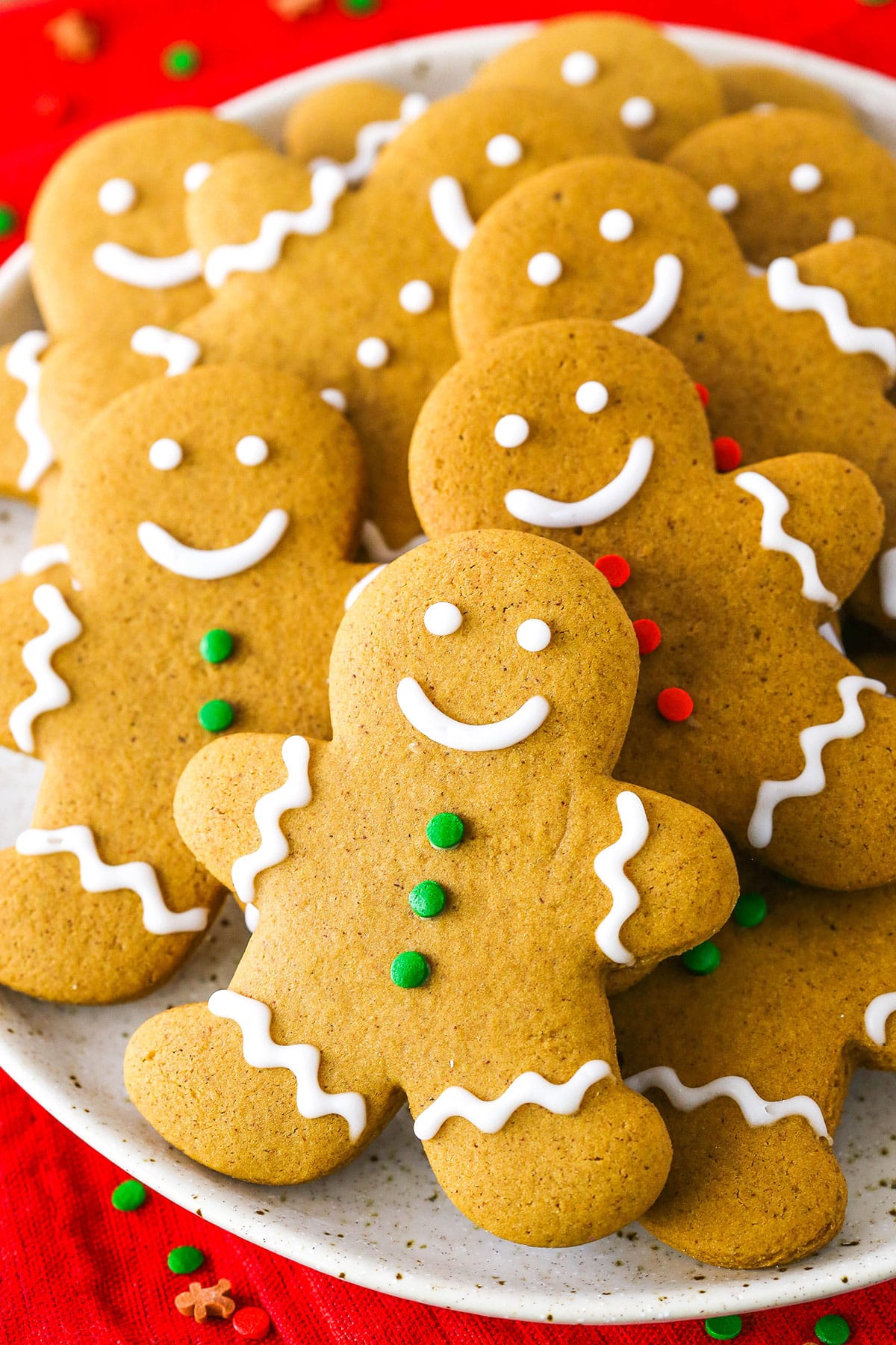 https://www.lifeloveandsugar.com/wp-content/uploads/2023/03/Gingerbread-Cookies5E.jpg