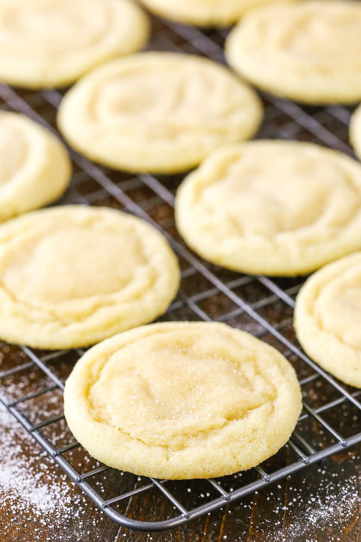 https://www.lifeloveandsugar.com/wp-content/uploads/2023/03/Soft-Chewy-Sugar-Cookies1E.jpg
