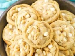 Classic Cookie Soft Baked Macadamia Nut with Hershey's® White Chocolate  Chips, 4 Boxes, 4 Boxes - Foods Co.