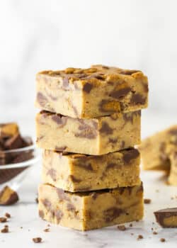 A stack of 4 pieces of Reese's peanut butter fudge