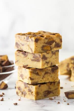 A stack of 4 pieces of Reese's peanut butter fudge