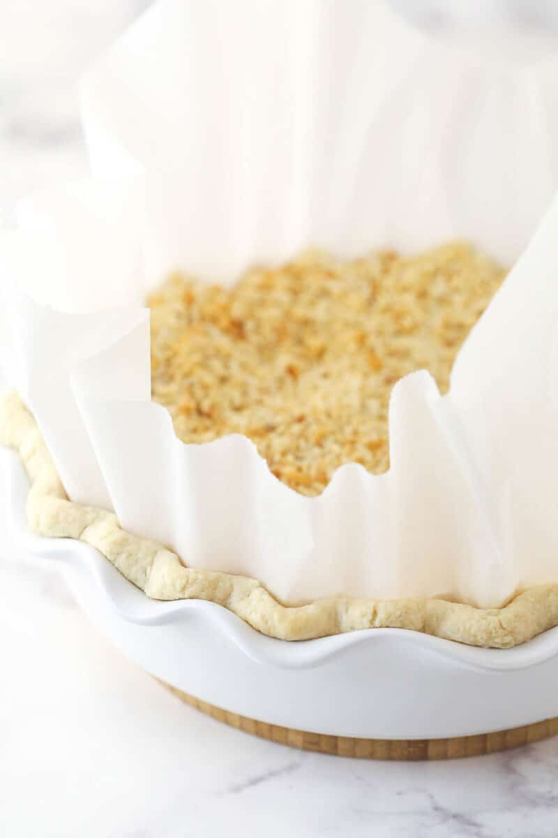 Pie crust with parchment paper and rice